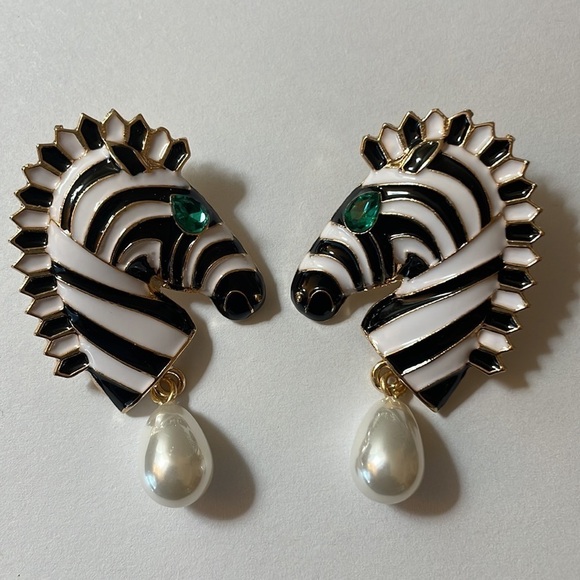 Zara Enamel Pearl Zebra Earrings - Picture 15 of 17